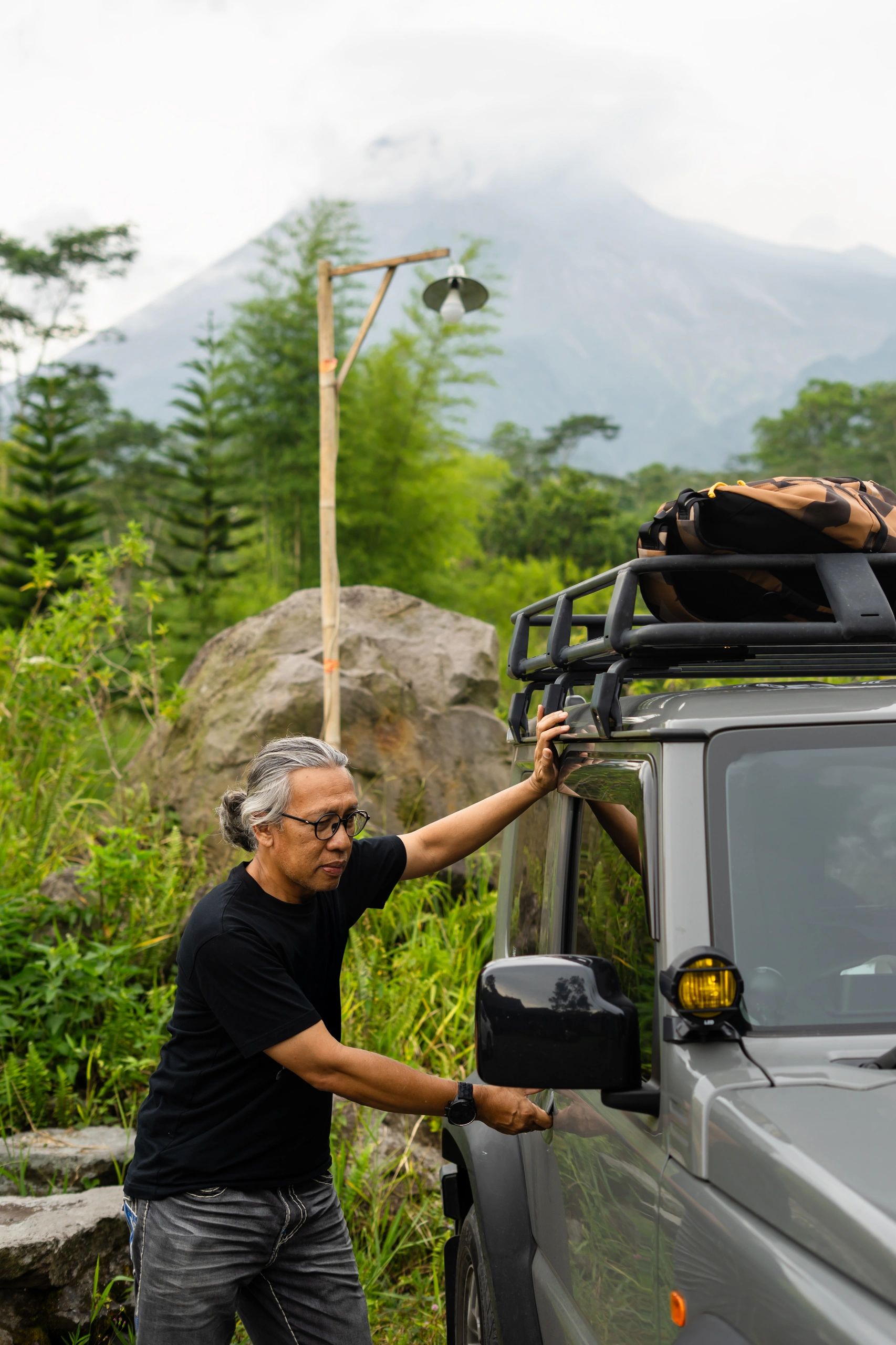 overland expedition vehicle outdoor